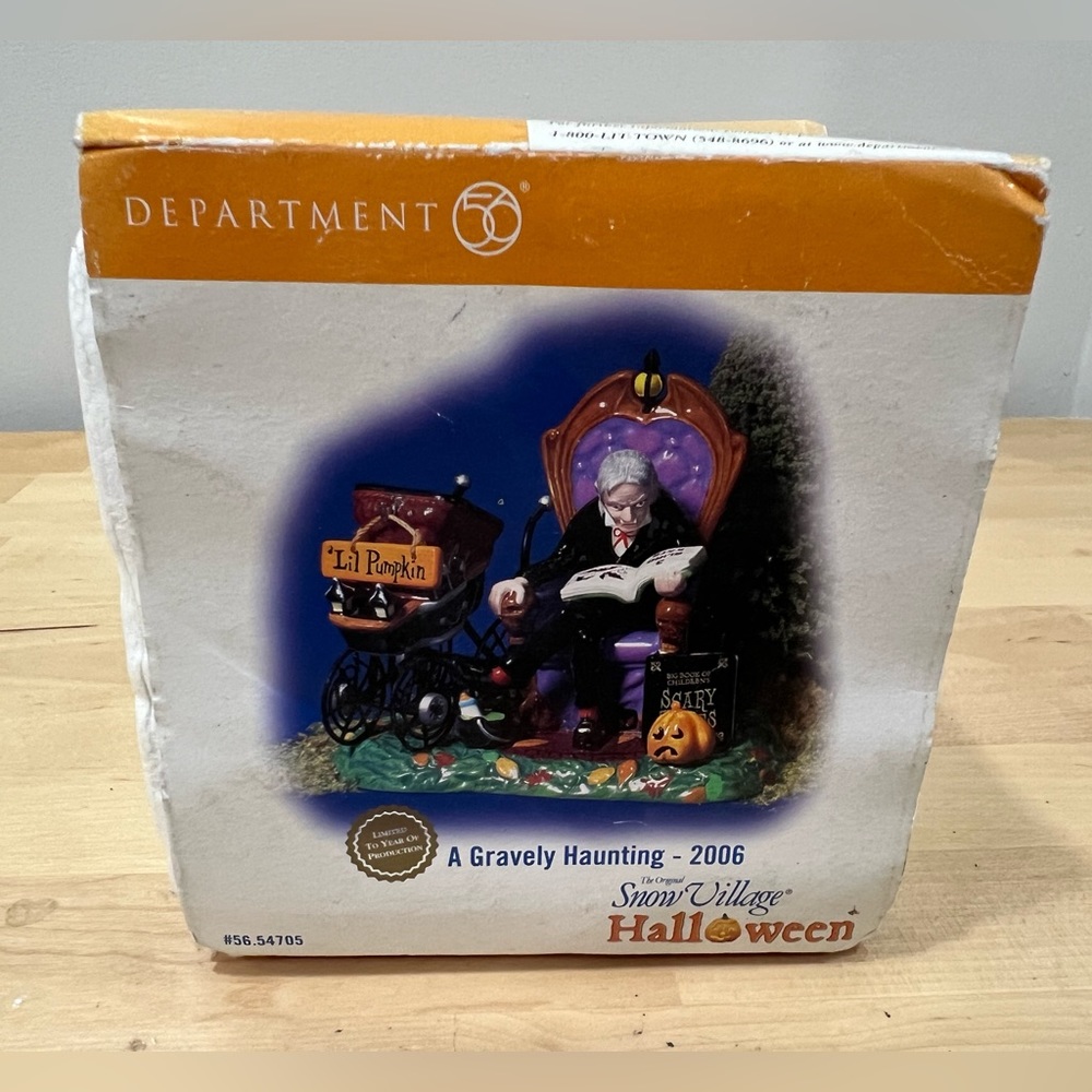 Dept 56 Snow Village Halloween A Gravely Haunting 2006